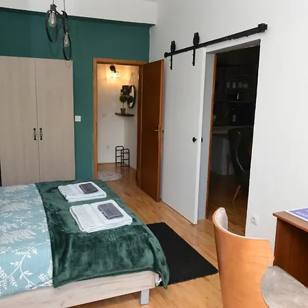 Pearl Apartment *